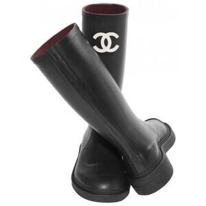 Chanel 22A Black White Caoutchouc CC Logo High Pull On Rubber Rain Boots 42